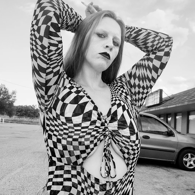 Starrgazzee modeling photograph 10 of 53
