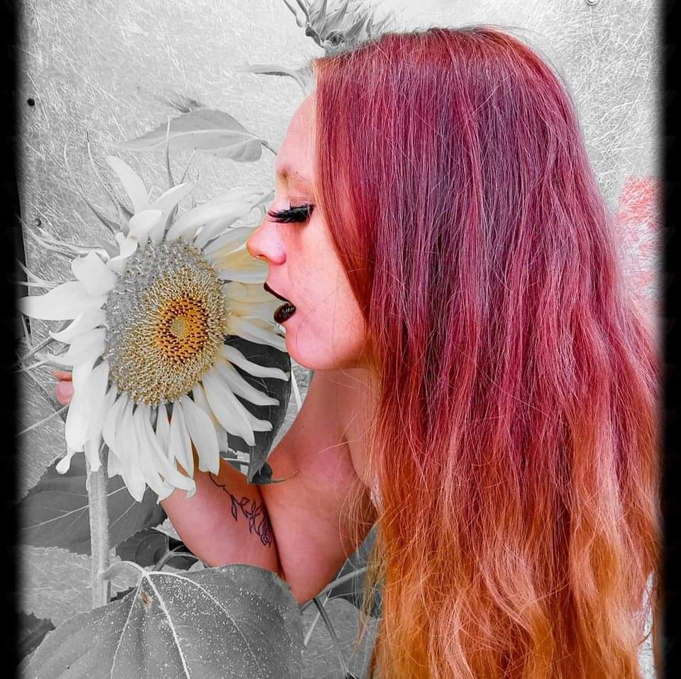 Starrgazzee modeling photograph 14 of 53